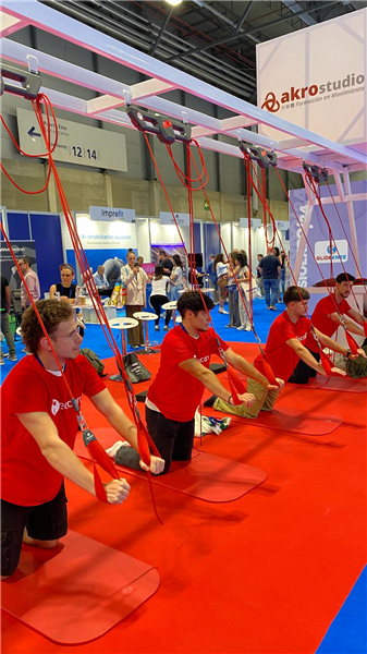 Clases Grupales Redcord Exercices: EJERCICIO TERAPEÚTICO CON REDCORD